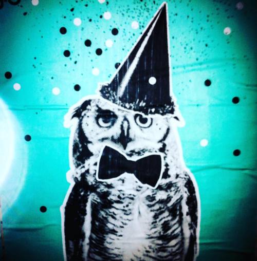 Owl in the party #art #toilets #bar #owl #party #party #color #green #wall #poster