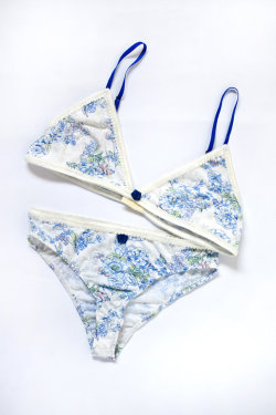 dentellesetfroufrous:  Blue Cotton Floral Lingerie set by Toru &amp; Naoko 