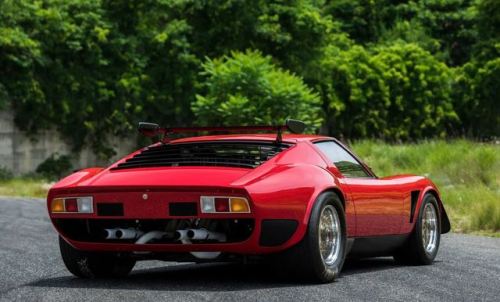 vintageclassiccars:  Newly renovated Lamborghin SVJ, like the roof spoiler…