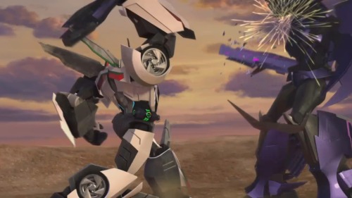 newhologram:Things that are really great: Wheeljack’s back, dorsal wings and y'know, just his whole 
