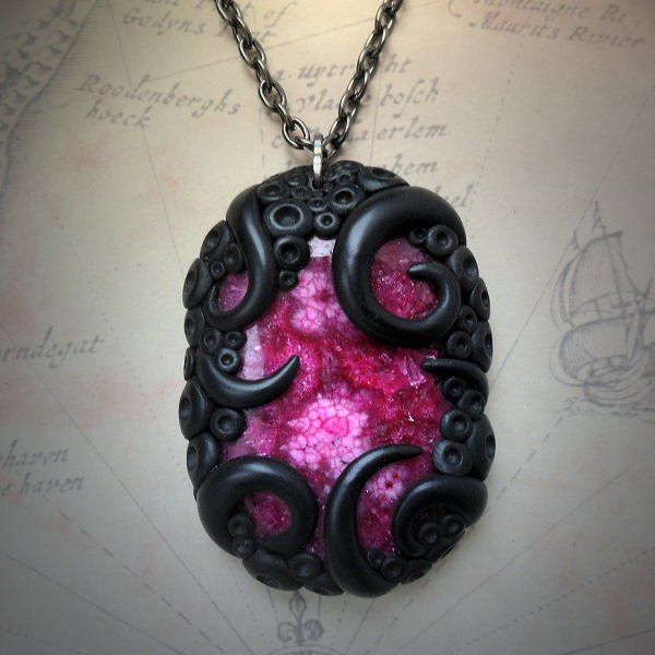 fhtagn-and-tentacles:  CTHULHU JEWELLERY by Stuart Williams Available at cthulhujewellery.com