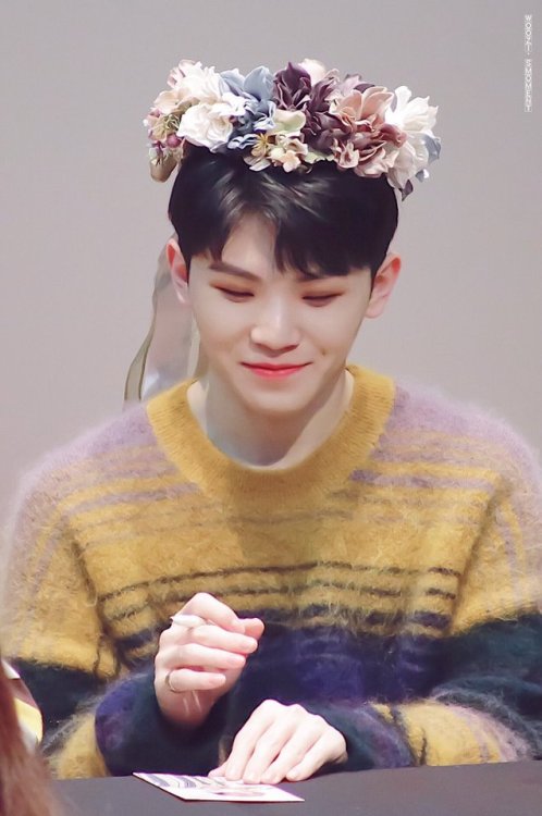 wooziupdates:© woozis moment | 190202 Fansign at S-Plex Center [1,2,3,4]