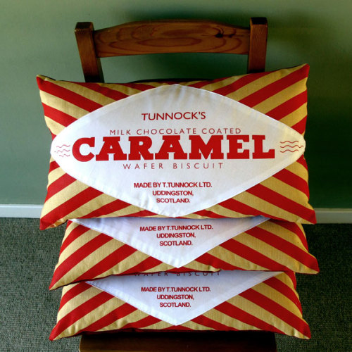 cutesign:These cute drool-worthy English biscuit pillows, by Nikki McWilliams, are the perfect accom