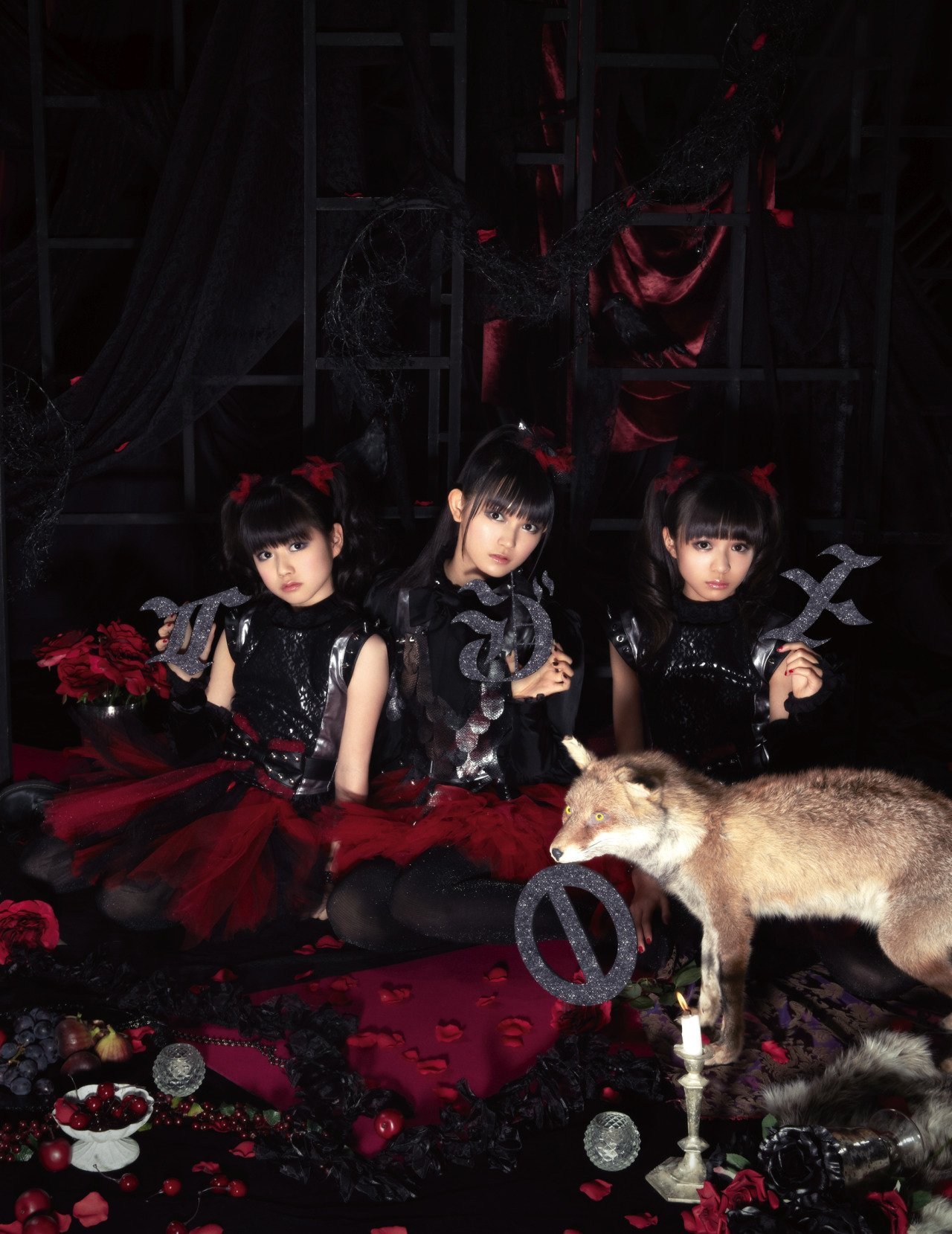 rosamour:  RT @aaaaayumiiiii: 最近BABYMETAL界隈の方からたくさんフォローして頂いてます💕🔥💀🔥💕ありがとうございます🙇ベビメタちゃんとはMARQUEEで2回プロップスタイリングさせて頂きました◎今ならもっと凄いセット作れる😂またぜひ一緒にお仕事したい♡