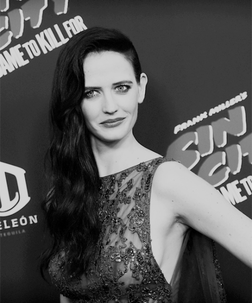 evaggreendaily:Eva Green at the “Sin City: A dame to kill for” Premiere.