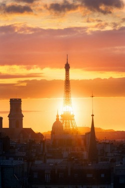 wolverxne:  Sunset on Eiffel Tower - by: Julien