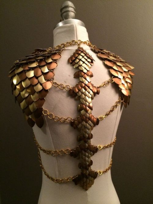 thranduilfanfictioner:Woodland Realm attire fit for a warrior queen #2.(Picture 1 designer credit: A