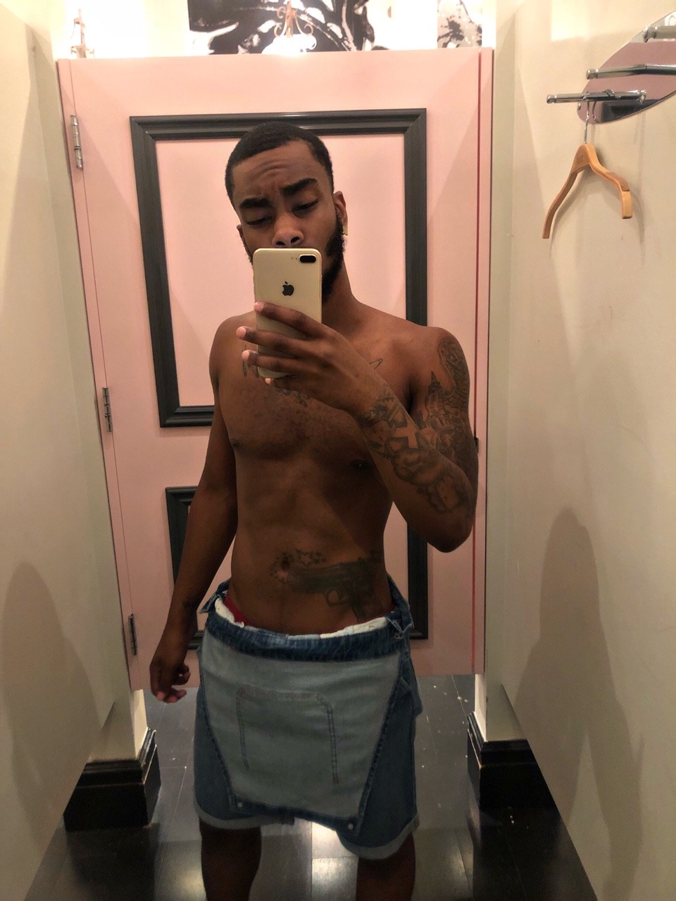 badboykash2:  Dressing room mirrors be the best 🤤