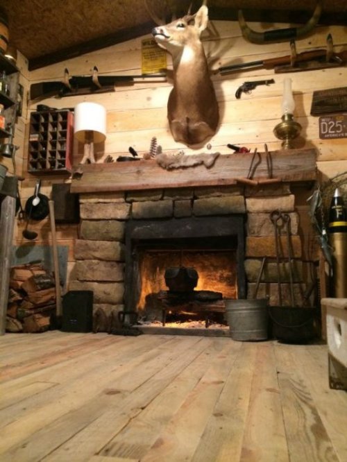 wctruitt:  There’s something about this photo that I find very relaxing.  It just looks like a place where you could check all your worries at the door and then sit down to a good fire and a few cold ones.