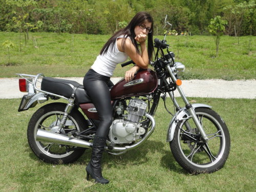 Do you want to ride with a biker babe? Look at this picture! A single biker woman is stopping in a p