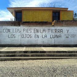 andresramirezmx:  Con los pies en la tierra y los ojos en la luna #AcciónPoética #Autlán #Jalisco #México #Poesía (en Autlán de la Grana, Jalisco, México)