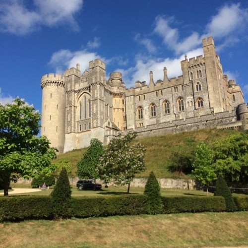 Dressing an event at this sunny hometown venue today #arundelcastle #arundel #sussex #sunshine #summer #event #styling