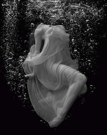 rulingthumb:  Water Dance by Howard Schatz.  Iain Claridge  