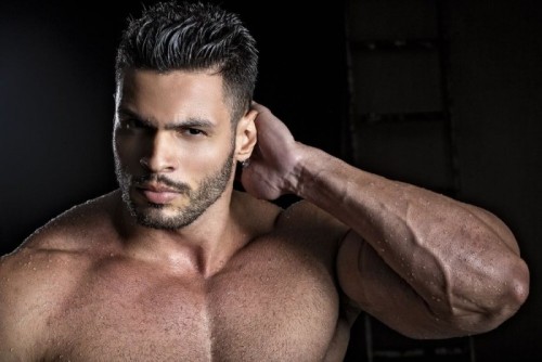 cdnlifter27:  Lucas Mesquita Photos: Ronaldo Gutierrez 