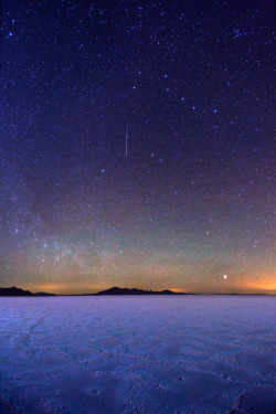 utah-love:  Big Dipper Stars and meteor over