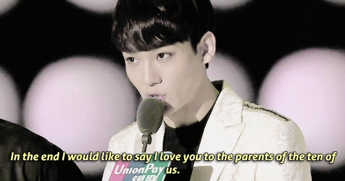  Jondae remembering to thank everyone’s parents at MAMA 2014 ♡ 