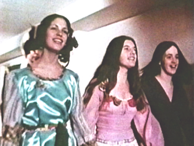 daesyparts:“Manson girls” Leslie Van Houten, Patricia Krenwinkel and Susan Atkins walkin