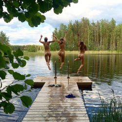 kwmlnaturist:  Three Maidens Leaping.  Swim