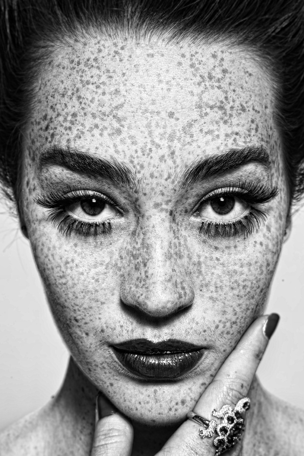 connieportershiplog:  vintagedeluxeworld:  flashofgod:  Irving Penn, Freckles, 1960s.