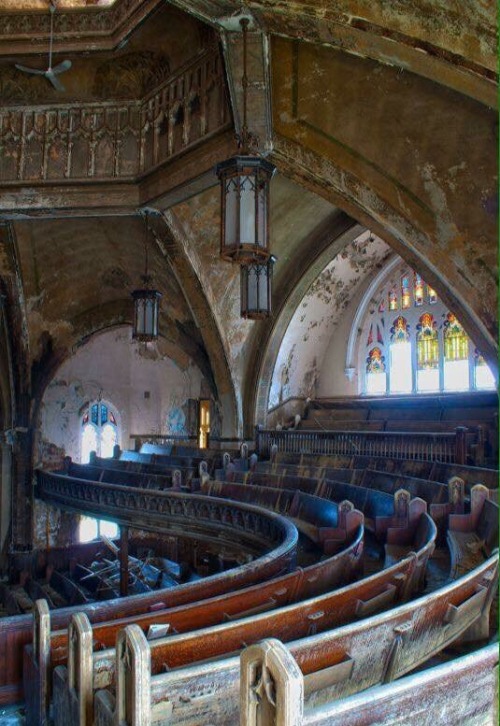 photosthroughhistory:A Beautiful abandoned church located in Detroit, Michigan. Photo/Brandon Davis