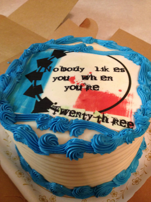 himynameisakill:  ticklemeanelmo:  My birthday cake for my 23rd birthday.  someone better make me this cake in three years. 