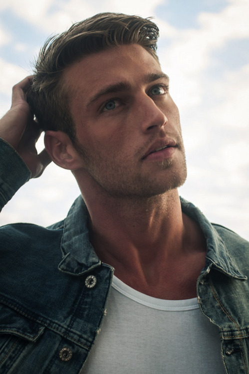 alexsterling291:  UNF!!! #HeathHutchins