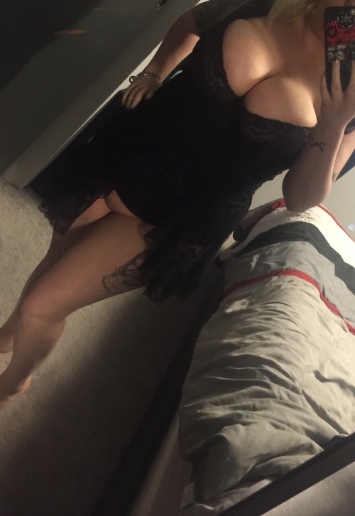 powegurl:  Boobs!!   Yum!
