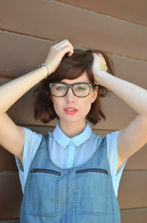 coastaldotcom: Fashion blogger AFashionNerd wearing Derek Cardigan glasses in her latest blog post.