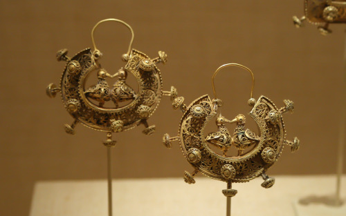 EarringsIranSeljuq period1040-1196, 11th centuryGold, filigree and granulationThis pair of crescent-