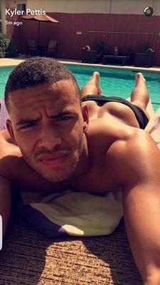 enyce2015: KYLER PETTIS!! OOOHH LAWD!! PAPI BE SEXXXY AS FUKK AND FINE AS HELL! THAT ASS!!!!