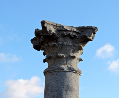 Capital de una columna, Itálica, Sevilla, Andalucía, 2016.The ruins of the Roman settl