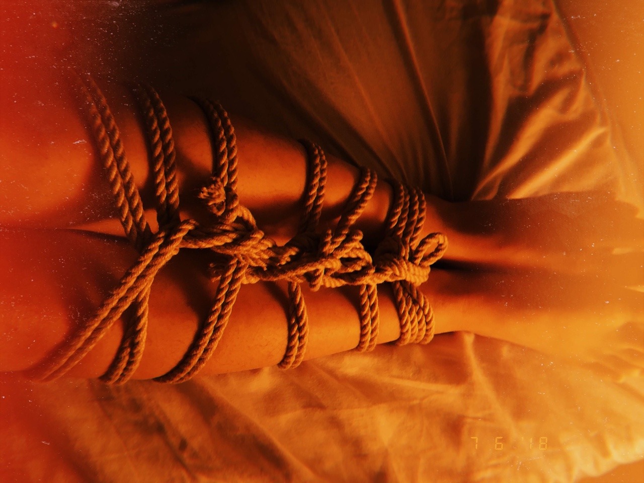 gxldenboy:  first time playing with some rope so it’s a bit messy he/him ⛓