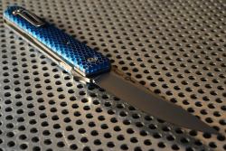 cuscadi:  Boker Kwaiken flipper &amp; blue ctek.