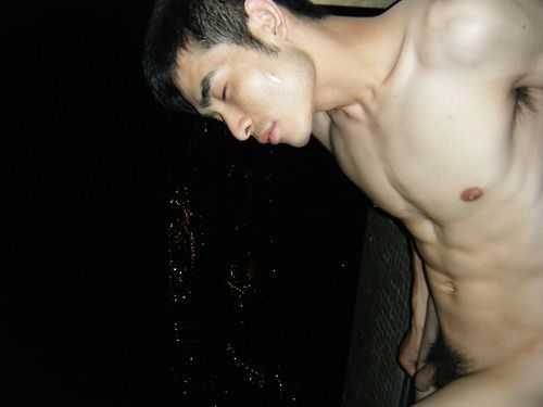 gaymensex:  http://gaymensex.tumblr.com หนุ่มล่ำๆพาชมเมืองยามค่ำคืน