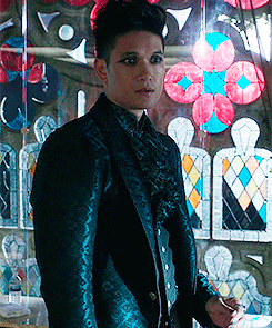 timetraveldean:  Magnus getting too distracted by a shirtless Alec gives me life