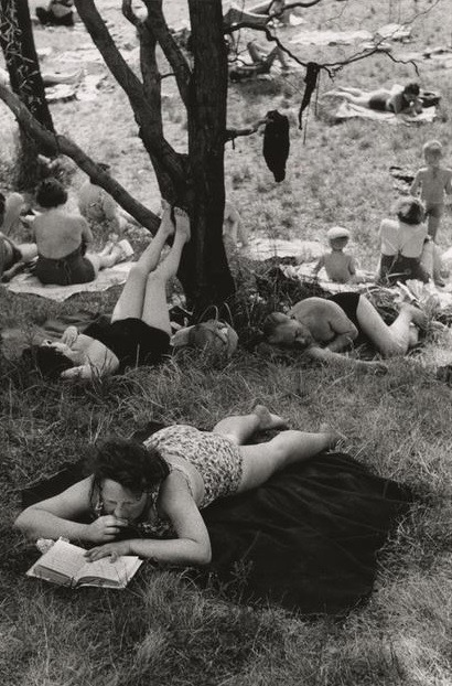 paolo-streito-1264: Dan Weiner. Sunbathers, Czechoslovakia, 1957.