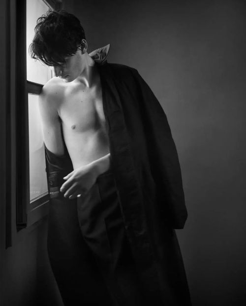 loveallthegays:Noah Schnapp by Mark Seliger 