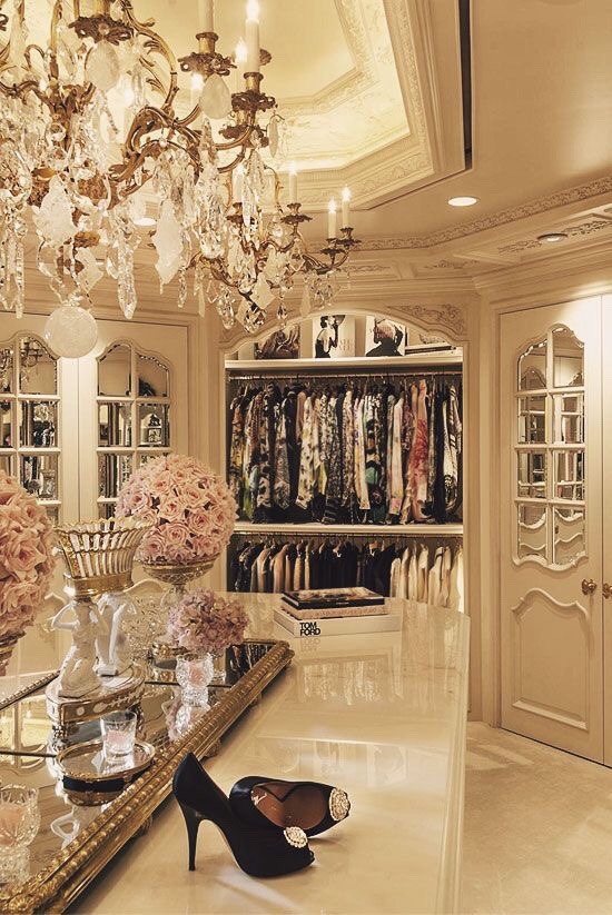 The Luxury Closet - YouAppi