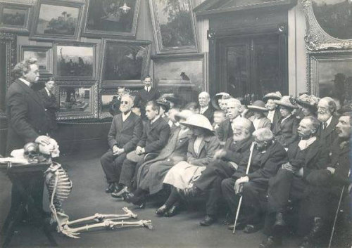 cultofweird:A 1913 talk and touch human anatomy session for the blind