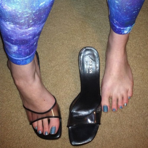 Yay, space leggings! Fun pictures planned tonight :) #leggings #mules #bluetoes #feet #footfetish