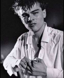 leow-dicaprio:  Leonardo DiCaprio photographed