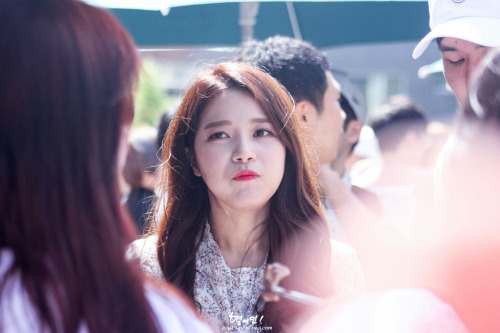 fy-yongsun: 160507 Solar @ BBQ Party with MooMoo © 별이인 | do not edit or crop the logo.