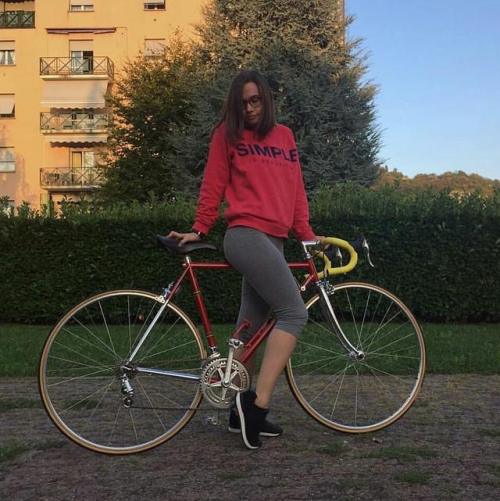 javi-ballestero:@annaa._rizzi #girlgonewild #girlbike #sexigirl #steelbike #classicbike #girlonbike