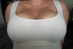 mastvrbated:  my boobies look nice 