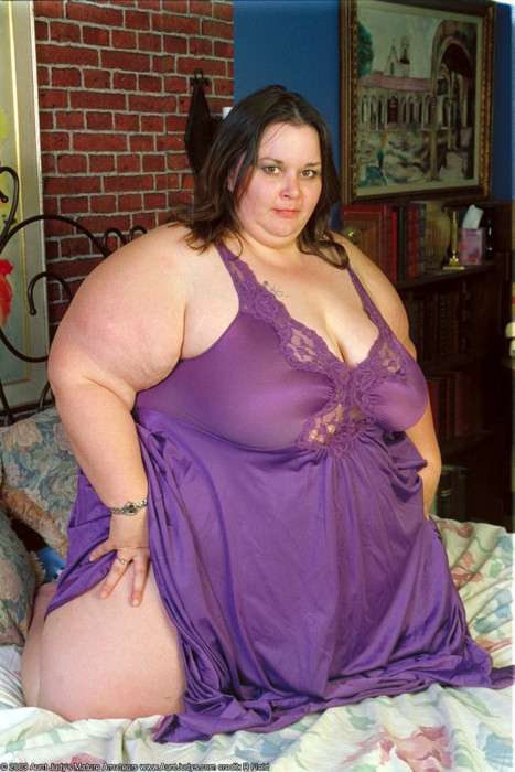 chubbarubba:  Purple   Spread those massive ass cheeks