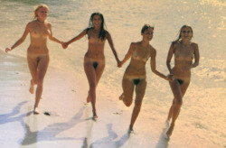groupofnakedgirls:  Want to see more groups of naked girls? Follow me on http://groupofnakedgirls.tumblr.com/ 