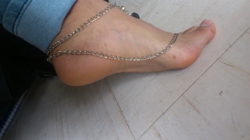 kat92ft:  my sexy feet kat92ft size 7.5 :) i need a good massage 