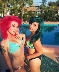 otherillusions:  Pink and aqua hair<3