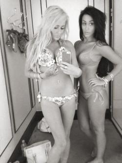 changingroomselfshots:  Chelsea Ferguson and friend