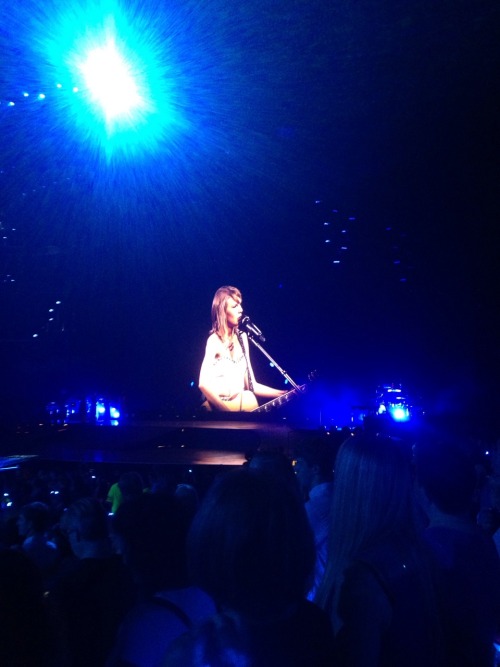screamingiminlovewithyou:Throwback to a magical night.